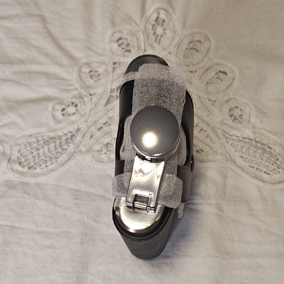 📸 Coach Black & Gray Leather Flask GREAT GIFT! - Picture 3 of 4